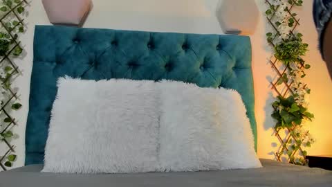 Snapshot of violett__rousee chatting on October 26, 2:23 pm violett rousee online show from October 26, 2:23 pm