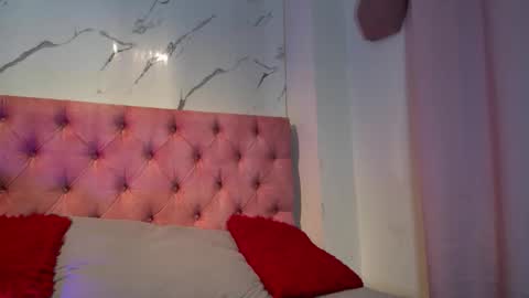 Snapshot of violett__rousee chatting on December 17, 4:46 pm violett rousee online show from December 17, 4:46 pm