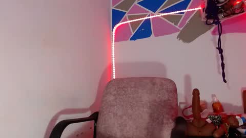 Snapshot of violett_ass chatting on October 9, 11:03 pm Samantha y jhons online show from October 9, 11:03 pm