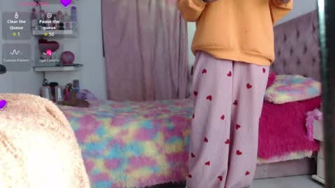 Snapshot of violett_brown9 chatting on June 29, 5:57 am violett_brown9 online show from June 29, 5:57 am