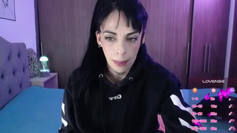 violett  Independent model online show from February 11, 6:51 am