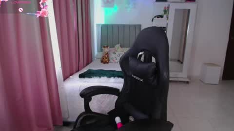 Snapshot of violetta_black483 chatting on July 17, 5:51 pm Violetta online show from July 17, 5:51 pm