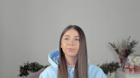 Snapshot of violetta_finch chatting on December 17, 8:23 am violetta_finch online show from December 17, 8:23 am