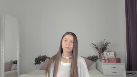 Snapshot of violetta_finch chatting on December 17, 2:33 pm violetta_finch online show from December 17, 2:33 pm