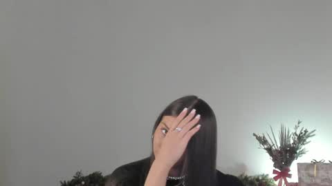 Snapshot of violetta_finch chatting on December 20, 8:28 am violetta_finch online show from December 20, 8:28 am