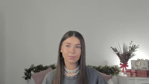 Snapshot of violetta_finch chatting on December 21, 8:28 am violetta_finch online show from December 21, 8:28 am