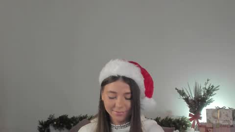 Snapshot of violetta_finch chatting on December 25, 8:29 am violetta_finch online show from December 25, 8:29 am