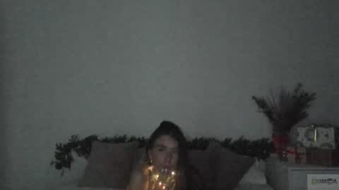 Snapshot of violetta_finch chatting on December 25, 5:37 pm violetta_finch online show from December 25, 5:37 pm