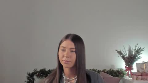 Snapshot of violetta_finch chatting on December 27, 8:24 am violetta_finch online show from December 27, 8:24 am