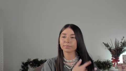 Snapshot of violetta_finch chatting on January 5, 8:22 am violetta_finch online show from January 5, 8:22 am