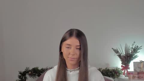 Snapshot of violetta_finch chatting on January 6, 8:14 am violetta_finch online show from January 6, 8:14 am