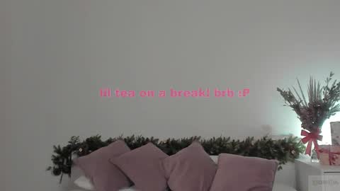 Snapshot of violetta_finch chatting on January 7, 11:16 am violetta_finch online show from January 7, 11:16 am