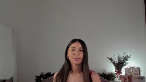 Snapshot of violetta_finch chatting on January 7, 2:19 pm violetta_finch online show from January 7, 2:19 pm