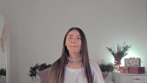 Snapshot of violetta_finch chatting on January 9, 2:18 pm violetta_finch online show from January 9, 2:18 pm