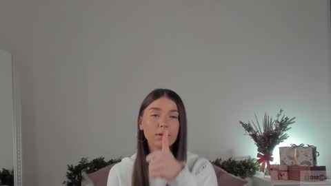 Snapshot of violetta_finch chatting on January 11, 8:11 am violetta_finch online show from January 11, 8:11 am