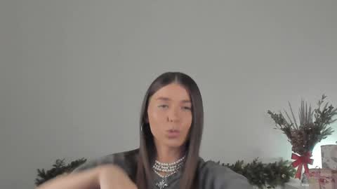 Snapshot of violetta_finch chatting on January 12, 8:14 am violetta_finch online show from January 12, 8:14 am