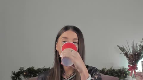 Snapshot of violetta_finch chatting on January 13, 8:15 am violetta_finch online show from January 13, 8:15 am