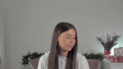 Snapshot of violetta_finch chatting on January 15, 8:30 am violetta_finch online show from January 15, 8:30 am