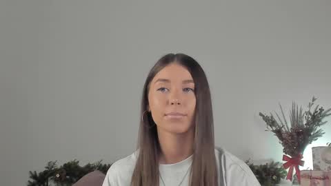 Snapshot of violetta_finch chatting on January 16, 8:11 am violetta_finch online show from January 16, 8:11 am