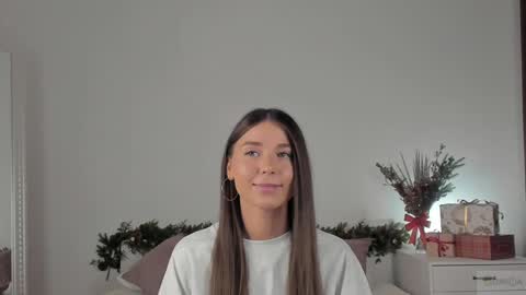 Snapshot of violetta_finch chatting on January 16, 2:19 pm violetta_finch online show from January 16, 2:19 pm