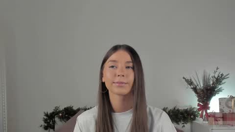 Snapshot of violetta_finch chatting on January 19, 8:07 am violetta_finch online show from January 19, 8:07 am