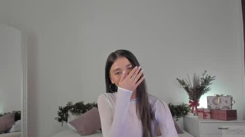 Snapshot of violetta_finch chatting on January 19, 5:18 pm violetta_finch online show from January 19, 5:18 pm