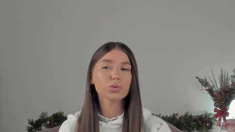 Snapshot of violetta_finch chatting on January 20, 8:19 am violetta_finch online show from January 20, 8:19 am