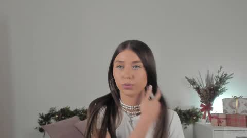 Snapshot of violetta_finch chatting on January 20, 11:24 am violetta_finch online show from January 20, 11:24 am