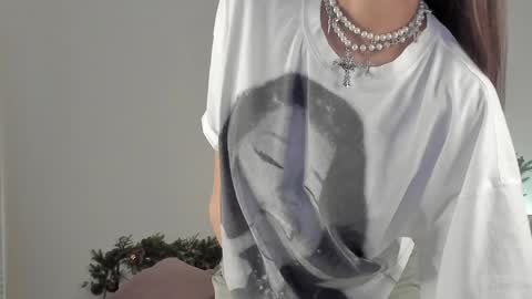 Snapshot of violetta_finch chatting on January 22, 8:29 am violetta_finch online show from January 22, 8:29 am