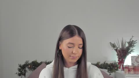 Snapshot of violetta_finch chatting on January 23, 8:25 am violetta_finch online show from January 23, 8:25 am