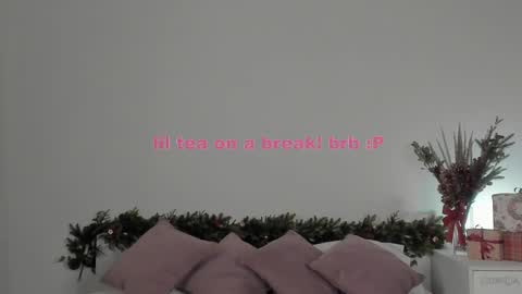 Snapshot of violetta_finch chatting on January 23, 11:26 am violetta_finch online show from January 23, 11:26 am