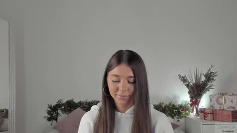 Snapshot of violetta_finch chatting on January 25, 8:21 am violetta_finch online show from January 25, 8:21 am