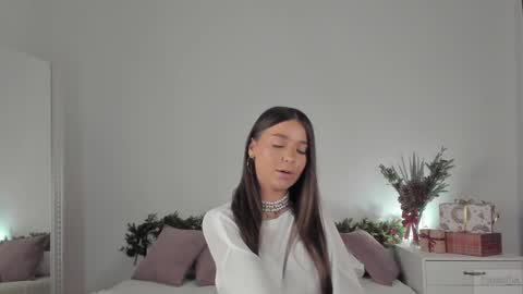 Snapshot of violetta_finch chatting on January 25, 11:23 am violetta_finch online show from January 25, 11:23 am