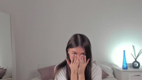 Snapshot of violetta_finch chatting on January 31, 11:35 am violetta_finch online show from January 31, 11:35 am