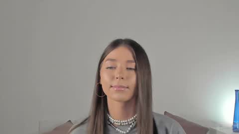 Snapshot of violetta_finch chatting on February 3, 8:24 am violetta_finch online show from February 3, 8:24 am
