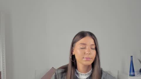 Snapshot of violetta_finch chatting on February 6, 8:29 am violetta_finch online show from February 6, 8:29 am