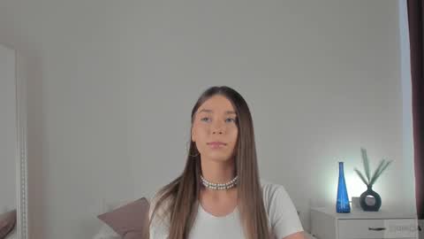 Snapshot of violetta_finch chatting on February 17, 10:18 am violetta_finch online show from February 17, 10:18 am