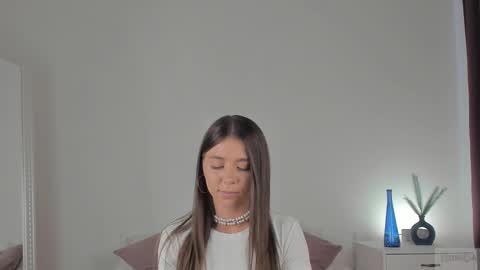 Snapshot of violetta_finch chatting on February 17, 1:21 pm violetta_finch online show from February 17, 1:21 pm
