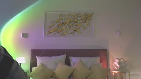 Snapshot of violetta_finch chatting on October 15, 9:20 am violetta_finch online show from October 15, 9:20 am