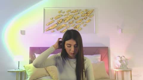 Snapshot of violetta_finch chatting on October 19, 10:27 am violetta_finch online show from October 19, 10:27 am