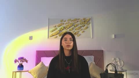 Snapshot of violetta_finch chatting on June 4, 11:05 am violetta_finch online show from June 4, 11:05 am