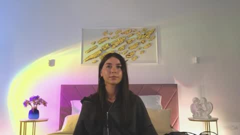 Snapshot of violetta_finch chatting on June 10, 2:05 pm violetta_finch online show from June 10, 2:05 pm