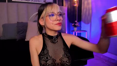 Snapshot of violetta_nur chatting on December 5, 8:11 am Violetta nur online show from December 5, 8:11 am