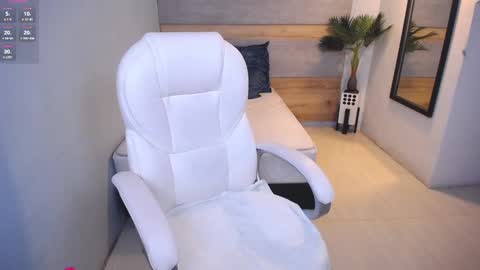 Snapshot of violetta_rainbow chatting on December 12, 8:14 am Violetta online show from December 12, 8:14 am