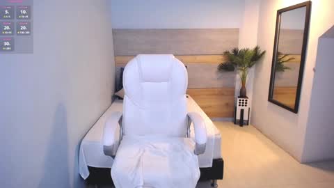 Snapshot of violetta_rainbow chatting on January 5, 6:24 am Violetta online show from January 5, 6:24 am