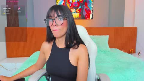 Snapshot of violetta_skinny chatting on November 9, 10:13 am violetta online show from November 9, 10:13 am