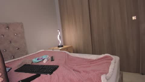 violetta independent model online show from December 29, 2:21 pm