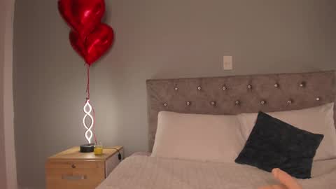 violetta independent model online show from February 15, 9:49 am