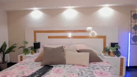 Snapshot of violettaa_stone chatting on July 2, 3:34 am Violettaa online show from July 2, 3:34 am