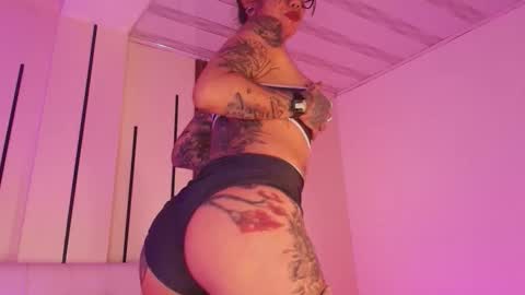 Snapshot of violettaalemida chatting on January 18, 12:20 pm violettaalemida online show from January 18, 12:20 pm